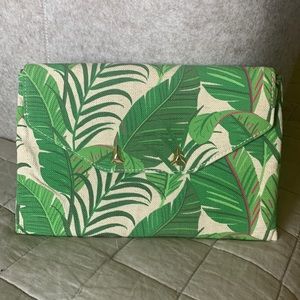 Stella & Dot palm leaf clutch 11 x 7